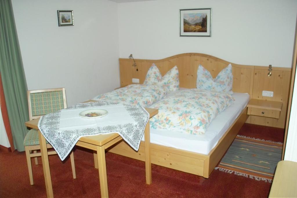 Gasthof Alpenblick Hotell Hirschegg  Rum bild