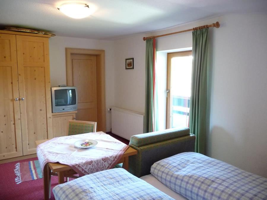 Gasthof Alpenblick Hotell Hirschegg  Rum bild